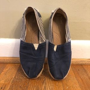 Toms Ivy League slip ons